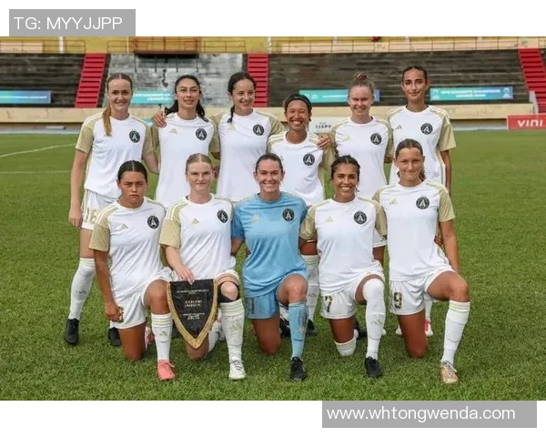 足球明星们的珍贵合照展现友谊与荣耀的瞬间 足球明星们的珍贵合照展现友谊与荣耀的瞬间